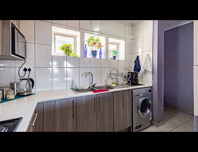 3 BEDROOM APARTMENT FOR SALE IN WINCHESTER HILLS